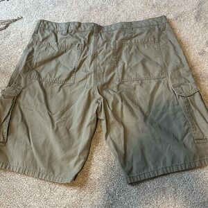 Men’s 38 Wrangler Cargo Shorts